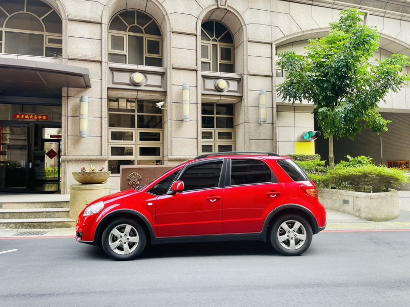Suzuki  SX4 實車實價可分期SX4輕巧省油好停車Swift Yaris Tiida可參考 | 新北市汽車商業同業公會｜TACA優良車商聯盟｜中古、二手車買車賣車公會認證保固