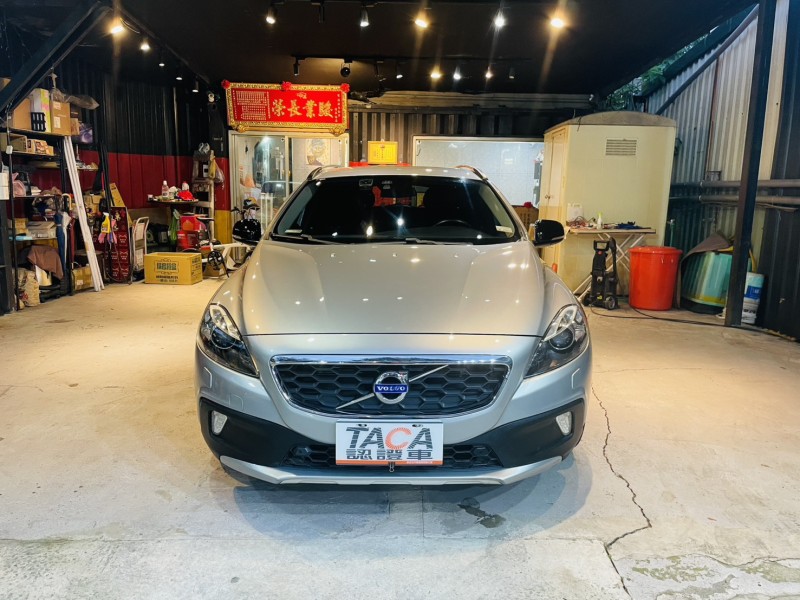 Volvo  V40 實車實價可分期V40 D4 Cross Country豪華精品代步車 | 新北市汽車商業同業公會｜TACA優良車商聯盟｜中古、二手車買車賣車公會認證保固
