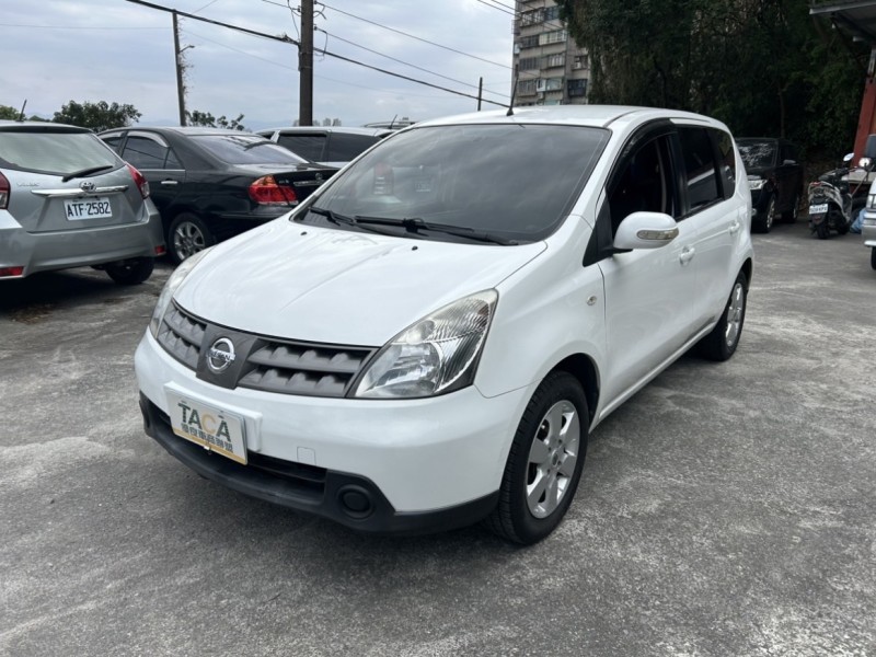 Nissan  Livina ~TACA優良車商~*(小林汽車)* 正2012年 NISSAN LIVINA 日產 樂薇娜 1.6 白色 DVD 黑內裝 | 新北市汽車商業同業公會｜TACA優良車商聯盟｜中古、二手車買車賣車公會認證保固