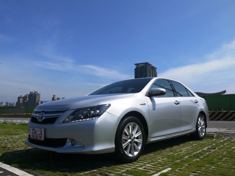 Toyota  Camry 正2014年 2.5L油電Q版最頂級 | 新北市汽車商業同業公會｜TACA優良車商聯盟｜中古、二手車買車賣車公會認證保固