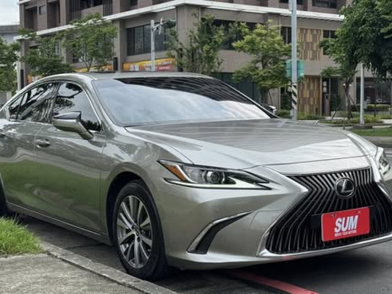Lexus  ES 金鑽店~ES200‧一手女用車+保證保證只跑8萬公里.ACC跟車＋車道偏移，倒車顯影，極美車況 | 新北市汽車商業同業公會｜TACA優良車商聯盟｜中古、二手車買車賣車公會認證保固
