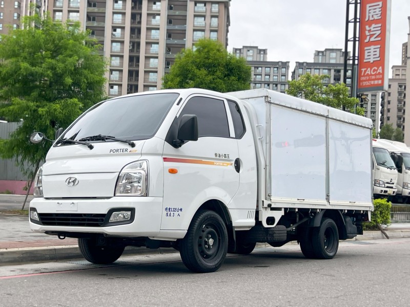 Hyundai  Porter 《只跑3600公里》2022 Hyundai Porter 2.5 自排 大單廂 升降尾門 四面開 現代 小霸王 貨車 | 新北市汽車商業同業公會｜TACA優良車商聯盟｜中古、二手車買車賣車公會認證保固
