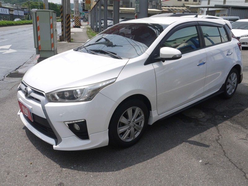 Toyota  Yaris IKEY免鑰匙 恆溫 空力套件 觸控影音 豪華版 YARIS 1.5 | 新北市汽車商業同業公會｜TACA優良車商聯盟｜中古、二手車買車賣車公會認證保固