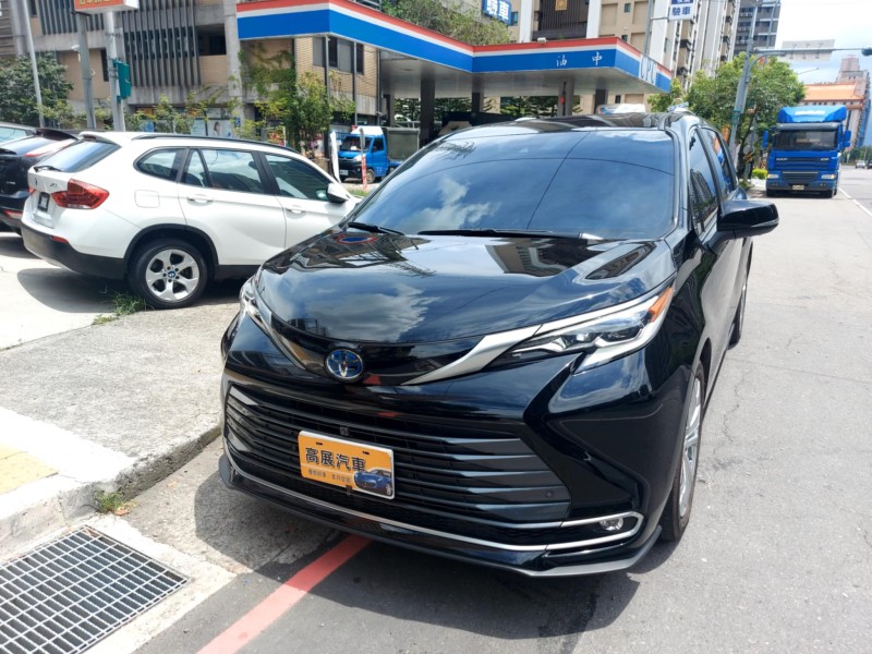 Toyota  Sienna 2022年豐田商務車 SIENNA 2.5 油電柏金版 黑色僅跑2萬 一手車保證 | 新北市汽車商業同業公會｜TACA優良車商聯盟｜中古、二手車買車賣車公會認證保固