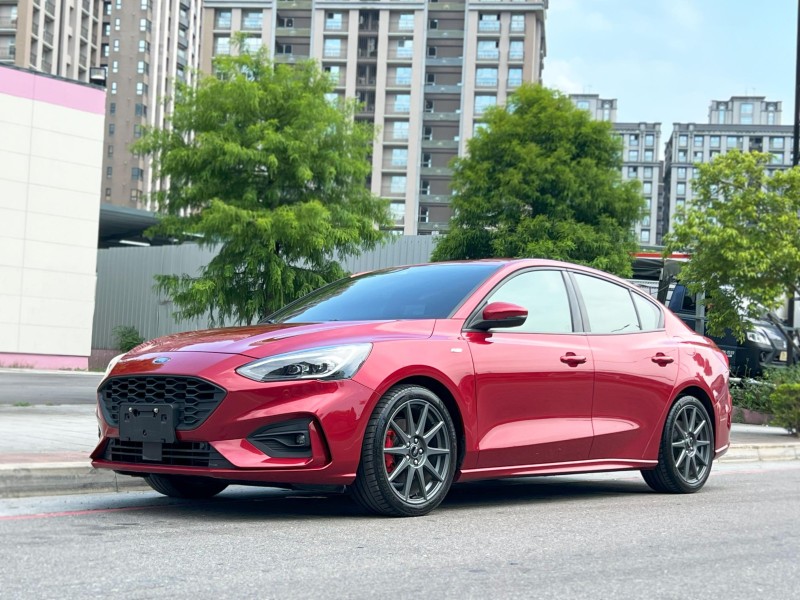 Ford/福特  Focus 《原廠保固到2028年》2022 Ford Focus 4D ST-Line Lommel X賽道版 只跑4萬 全車如新 | 新北市汽車商業同業公會｜TACA優良車商聯盟｜中古、二手車買車賣車公會認證保固