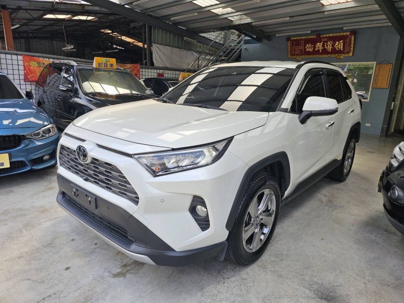 Toyota  RAV4 21年領牌.最頂級版.純跑2萬8.電動椅.電尾門.I-KEY | 新北市汽車商業同業公會｜TACA優良車商聯盟｜中古、二手車買車賣車公會認證保固