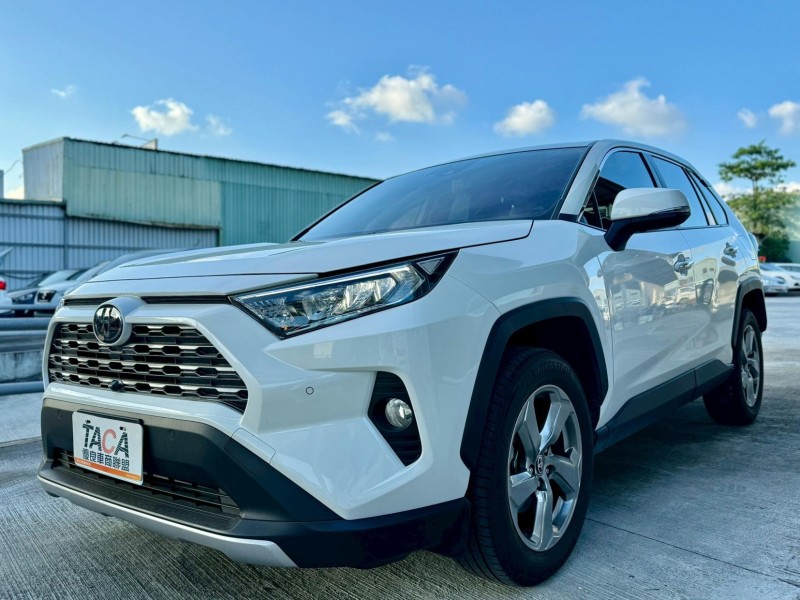Toyota  RAV4 2020年領牌 TOYOTA RAV4 白色 2.0L 旗艦版 | 新北市汽車商業同業公會｜TACA優良車商聯盟｜中古、二手車買車賣車公會認證保固