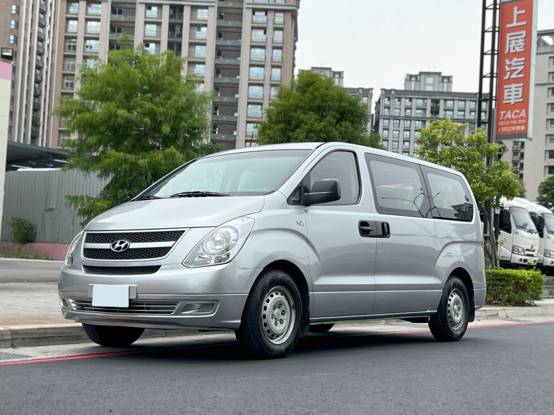 Hyundai  Starex 《後座滑軌型》2015 Hyundai Grand Starex 史塔瑞斯 9人座 現代 多功能休旅車 MPV 箱型車 | 新北市汽車商業同業公會｜TACA優良車商聯盟｜中古、二手車買車賣車公會認證保固
