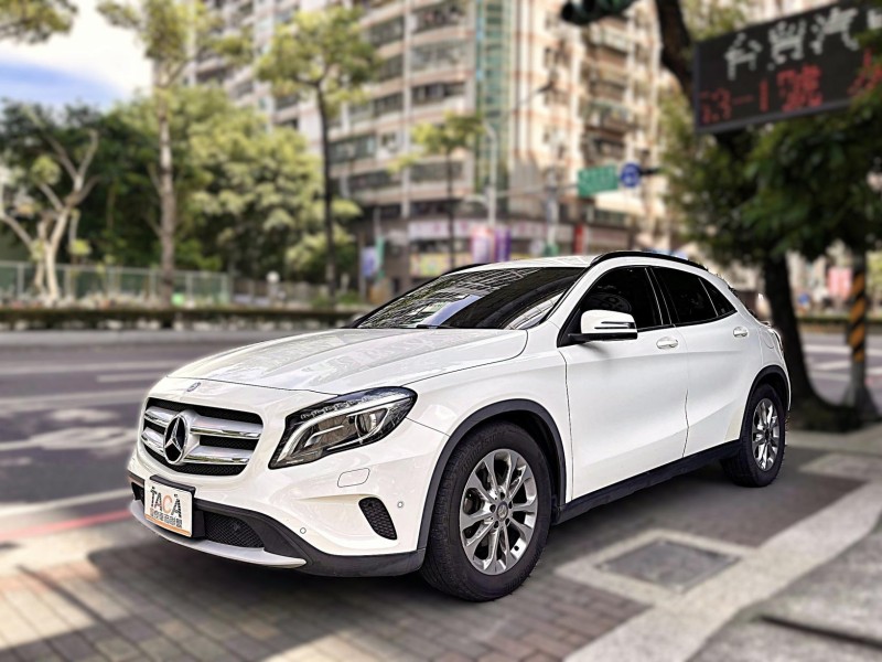 Mercedes-Benz/賓士   GLA-CLASS  GLA180 BENZ GLA180 原版件 免鑰匙 快撥 多功能方向盤 電尾門 倒車顯影 | 新北市汽車商業同業公會｜TACA優良車商聯盟｜中古、二手車買車賣車公會認證保固