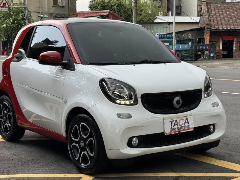 Smart  SMART FORTWO 金鑽店~ SMART FORTWO 2人座 6速雙離合器自手排 自然進氣 1.0 後輪驅動 71匹馬力 此車超省油省稅 遮風擋雨 冬暖夏涼 停車超方便 情侶外出遊玩神車！ | 新北市汽車商業同業公會｜TACA優良車商聯盟｜中古、二手車買車賣車公會認證保固