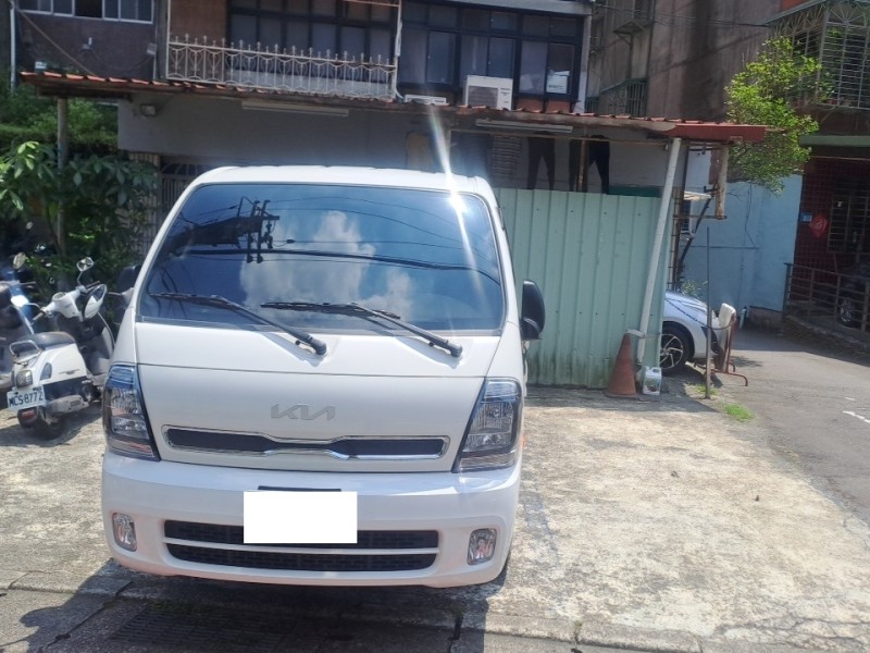 Kia  Kaon(卡旺) 24年僅跑1萬餘保證里程保固中起亞卡旺5速手自排定速晴雨窗原廠多媒體影音前後行車紀錄器保證實車實價 | 新北市汽車商業同業公會｜TACA優良車商聯盟｜中古、二手車買車賣車公會認證保固