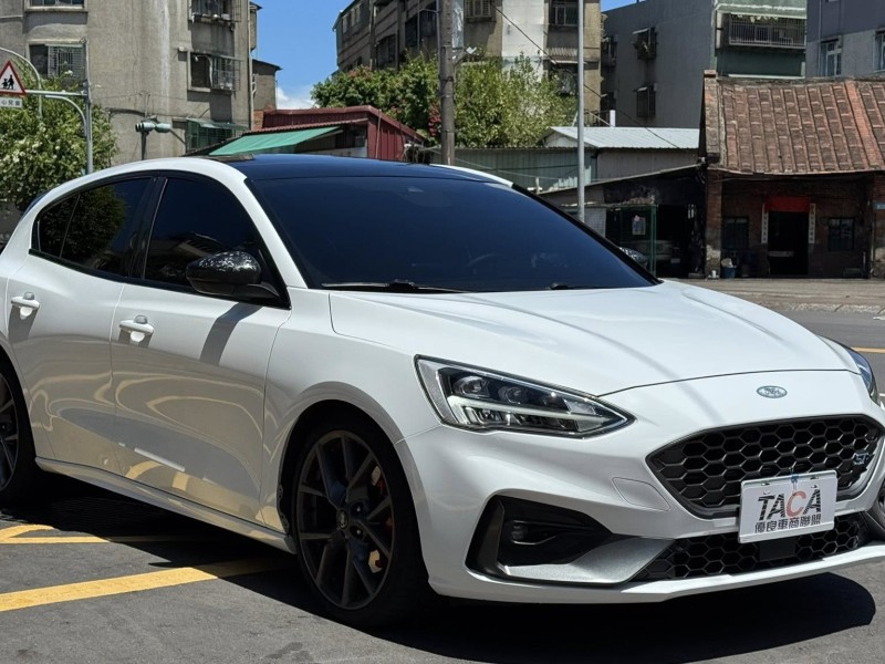 Ford/福特  Focus 金鑽店~FOCUS  正ST 2.3 進口版 掀背 280匹馬力 渦輪增壓 7速手自排 前輪驅動 RECARO雙前座跑車座椅 4門迎賓燈 全螢幕智慧行車記錄器!! | 新北市汽車商業同業公會｜TACA優良車商聯盟｜中古、二手車買車賣車公會認證保固