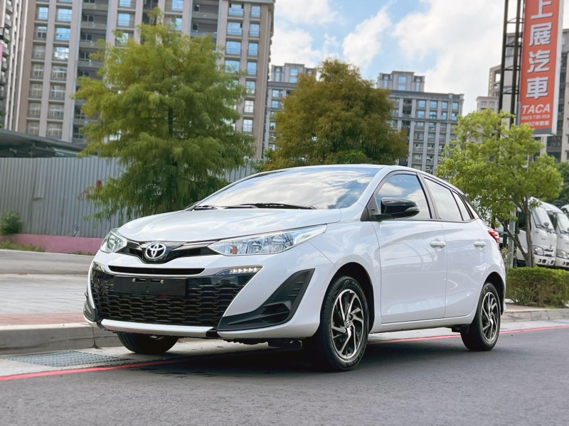 Toyota  Yaris 《超讚代步車》2022 Toyota Yaris 1.5經典 全車超漂亮 只跑5.9萬 原廠保養 新車保固內 豐田 大鴨 | 新北市汽車商業同業公會｜TACA優良車商聯盟｜中古、二手車買車賣車公會認證保固