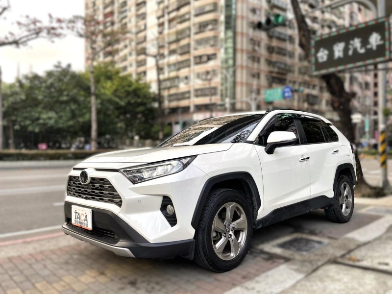 Toyota  RAV4 RAV4旗艦版 雙精裝 360環景影像 腳踢尾門 抬頭顯示器 盲點 ACC跟車 | 新北市汽車商業同業公會｜TACA優良車商聯盟｜中古、二手車買車賣車公會認證保固