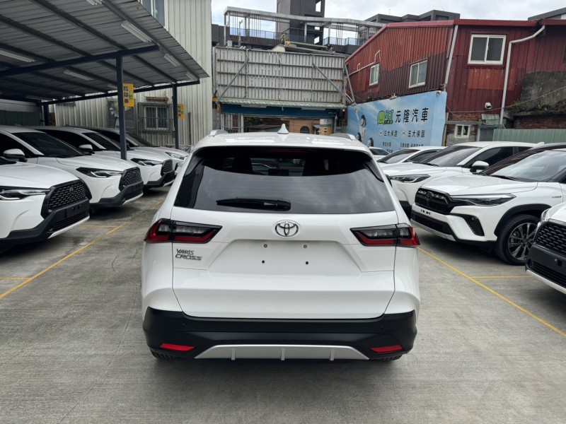 Toyota  Yaris 2024 Toyota Yaris Cross 電動尾門-LED大燈-原價82萬 | 新北市汽車商業同業公會｜TACA優良車商聯盟｜中古、二手車買車賣車公會認證保固