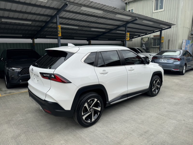 Toyota  Yaris 2024 Toyota Yaris Cross 電動尾門-LED大燈-原價82萬 | 新北市汽車商業同業公會｜TACA優良車商聯盟｜中古、二手車買車賣車公會認證保固