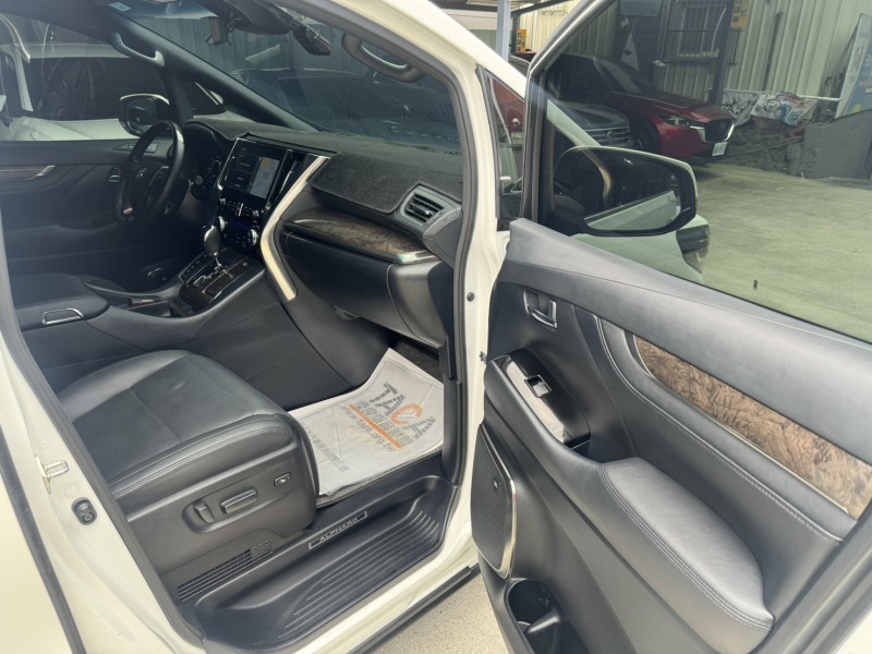 Toyota  ALPHARD 23年式 Toyota Alphard 2.5 Hybrid 油電混合 | 新北市汽車商業同業公會｜TACA優良車商聯盟｜中古、二手車買車賣車公會認證保固