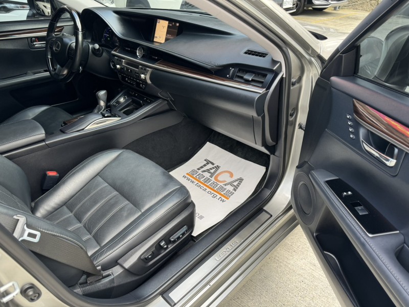 Lexus  ES 2016 Lexus ES 300h 旗艦版 | 新北市汽車商業同業公會｜TACA優良車商聯盟｜中古、二手車買車賣車公會認證保固