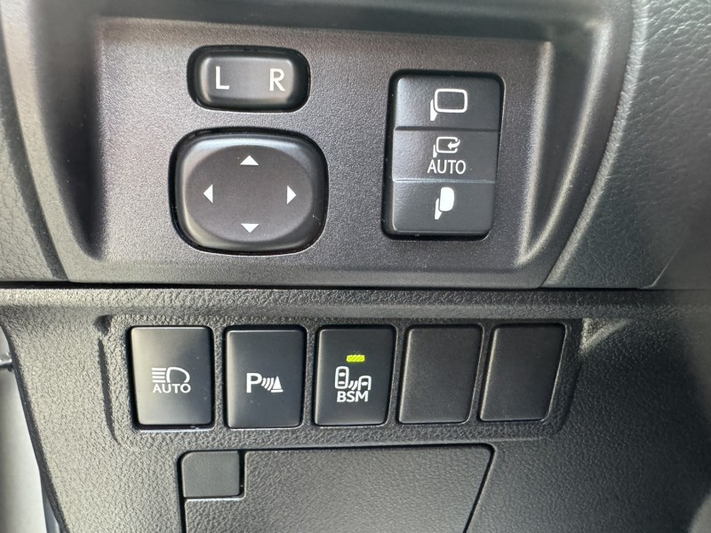Lexus  ES 2016 Lexus ES 300h 旗艦版 | 新北市汽車商業同業公會｜TACA優良車商聯盟｜中古、二手車買車賣車公會認證保固