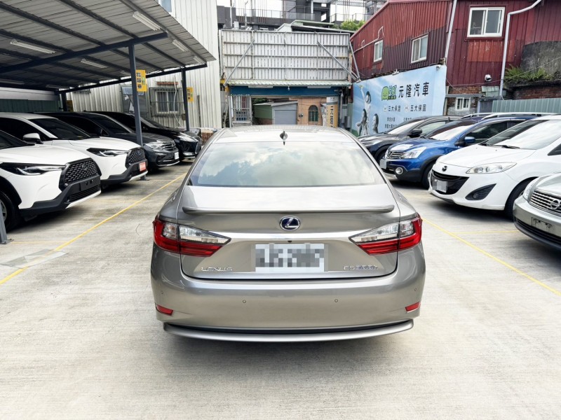 Lexus  ES 2016 Lexus ES 300h 旗艦版 | 新北市汽車商業同業公會｜TACA優良車商聯盟｜中古、二手車買車賣車公會認證保固