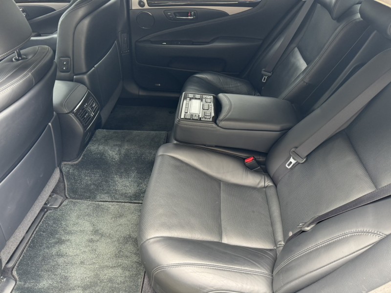 Lexus  LS 2014 Lexus LS 460L 頂級長軸版 一手.里程低.總裁級座車 | 新北市汽車商業同業公會｜TACA優良車商聯盟｜中古、二手車買車賣車公會認證保固