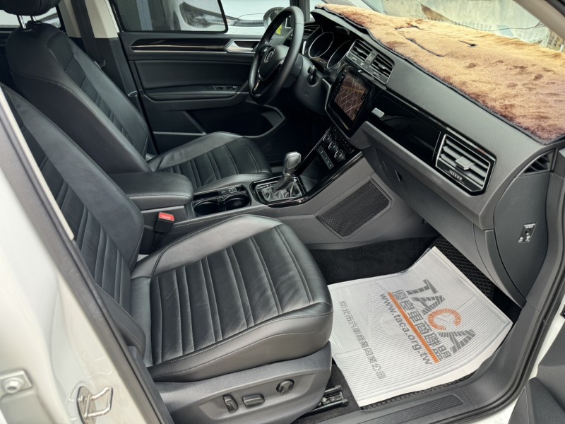 Volkswagen 福斯  Touran 2019 VOLKSWAGEN TOURAN 280 TSI 1.4 R-LINE | 新北市汽車商業同業公會｜TACA優良車商聯盟｜中古、二手車買車賣車公會認證保固