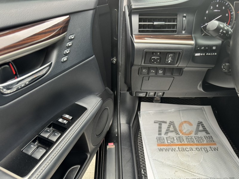 Lexus  ES  2015 Lexus ES300H (黑) 2.5 | 新北市汽車商業同業公會｜TACA優良車商聯盟｜中古、二手車買車賣車公會認證保固