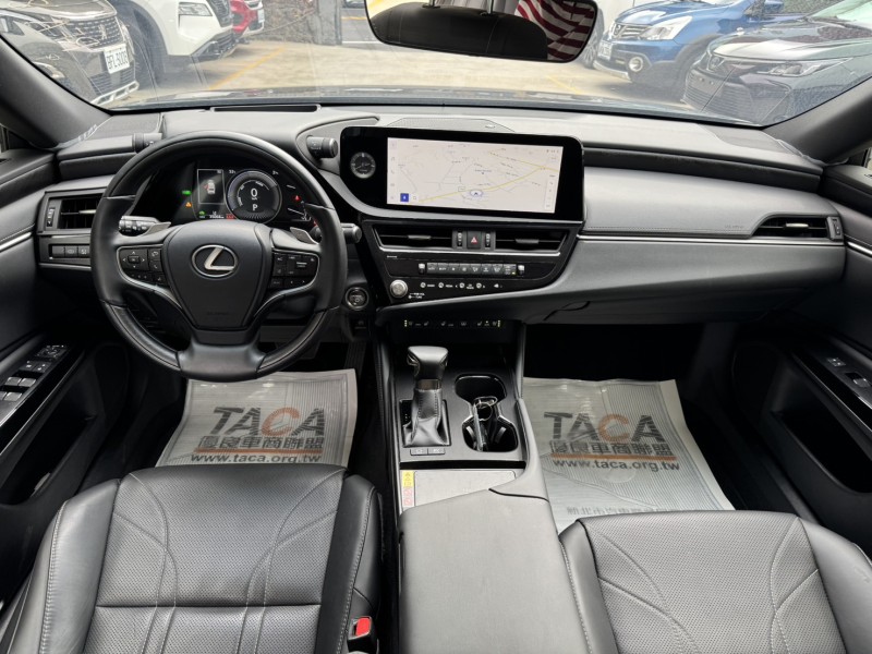 Lexus  ES 2023 Lexus ES300h(油電旗艦版)原鈑件.原價:24萬9.實車實價 | 新北市汽車商業同業公會｜TACA優良車商聯盟｜中古、二手車買車賣車公會認證保固