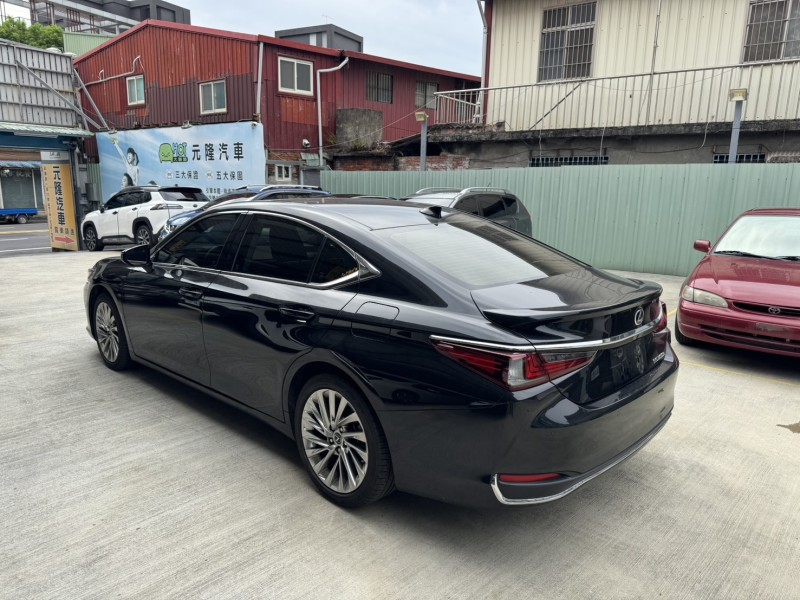Lexus  ES 2023 Lexus ES300h(油電旗艦版)原鈑件.原價:24萬9.實車實價 | 新北市汽車商業同業公會｜TACA優良車商聯盟｜中古、二手車買車賣車公會認證保固