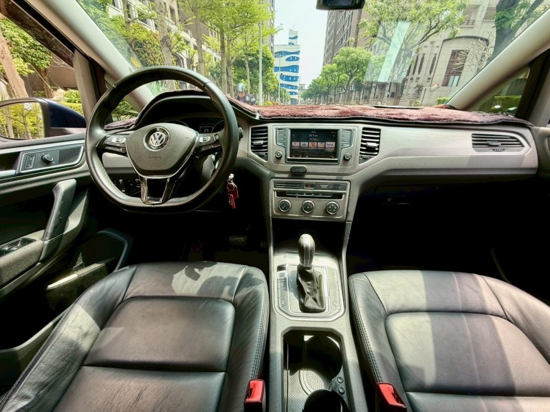 Volkswagen 福斯  Golf 認證車 / 五大保固 / 全額貸 / 實車實價 | 新北市汽車商業同業公會｜TACA優良車商聯盟｜中古、二手車買車賣車公會認證保固