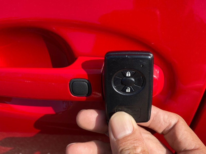 Toyota  Yaris 代步小鴨 I KEY 原板件跑20 ~ | 新北市汽車商業同業公會｜TACA優良車商聯盟｜中古、二手車買車賣車公會認證保固