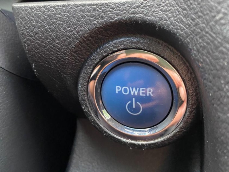 Toyota  Camry 油電冠美麗 原板一手跑17 ～ | 新北市汽車商業同業公會｜TACA優良車商聯盟｜中古、二手車買車賣車公會認證保固