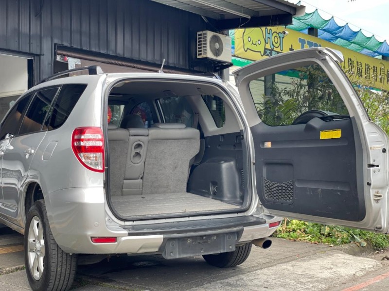 Toyota  RAV4 3代進口.天窗型.車況好.影音特仕.雙區恆溫// 裕昌汽車UCcar | 新北市汽車商業同業公會｜TACA優良車商聯盟｜中古、二手車買車賣車公會認證保固