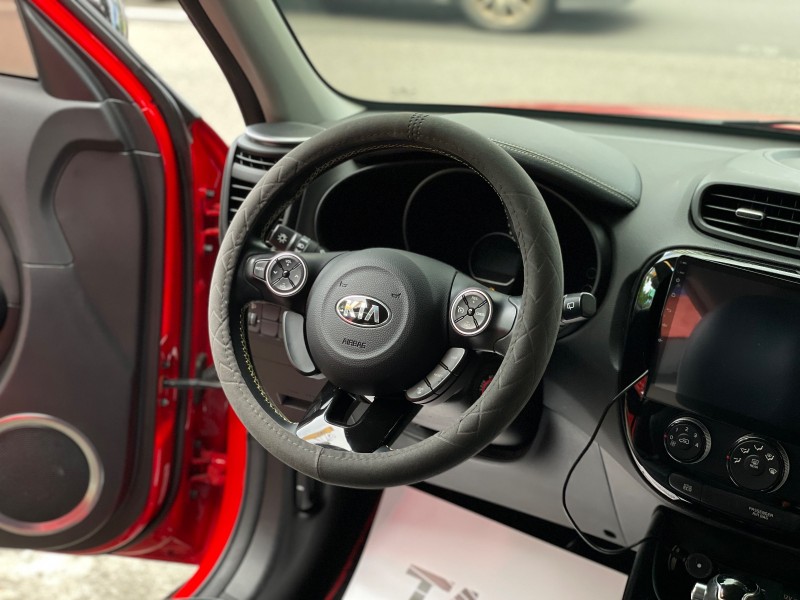Kia  SOUL 小車界的王者 韓系小車 SOUL | 新北市汽車商業同業公會｜TACA優良車商聯盟｜中古、二手車買車賣車公會認證保固