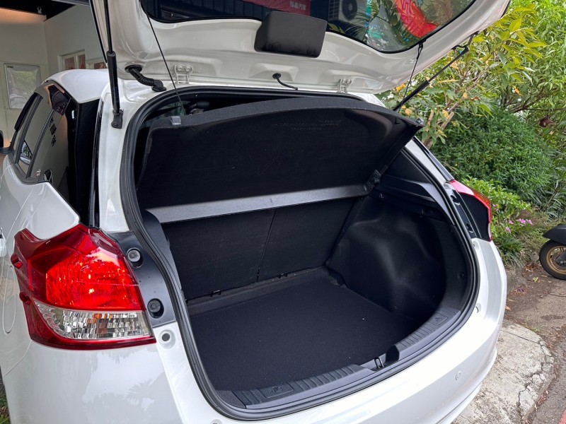 Toyota  Yaris 小改款大鴨、稅金便宜車內大空間、斜坡起步輔助、胎壓監控、ISOFIX | 新北市汽車商業同業公會｜TACA優良車商聯盟｜中古、二手車買車賣車公會認證保固