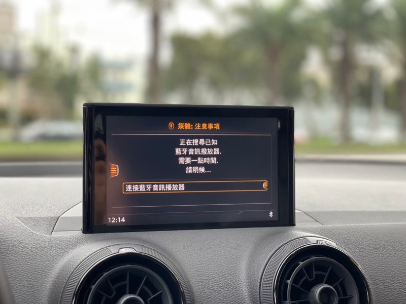 Audi  Q2 認證.無事故.SPORT版、IKEY＋換檔撥片＋盲點＋LED頭燈 | 新北市汽車商業同業公會｜TACA優良車商聯盟｜中古、二手車買車賣車公會認證保固
