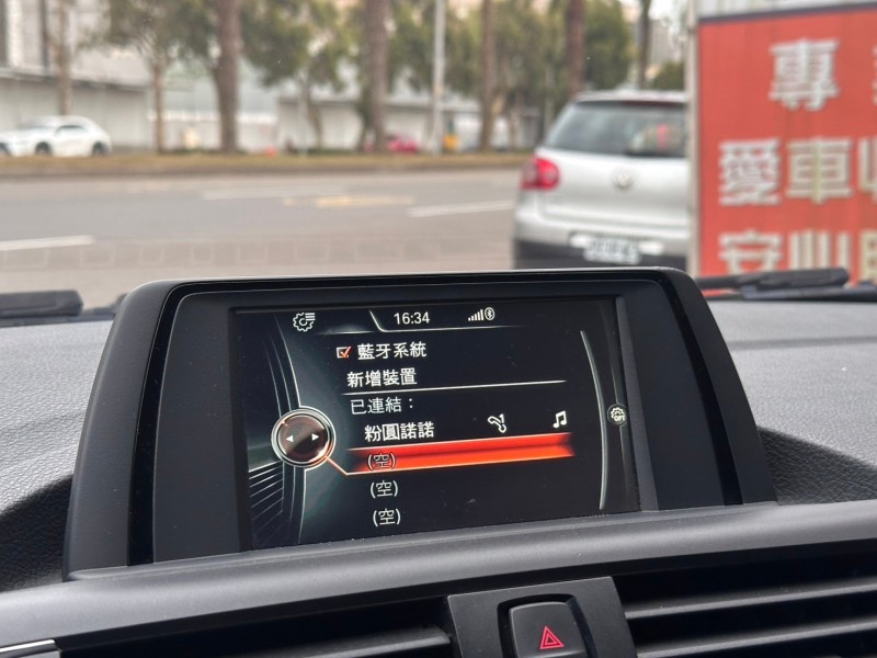 BMW/ 寶馬  1 SERIES  120i 總代理跑8萬 免鑰匙、怠速熄火、雙前電動記憶座椅、定速、倒車顯影、失壓續跑胎 | 新北市汽車商業同業公會｜TACA優良車商聯盟｜中古、二手車買車賣車公會認證保固