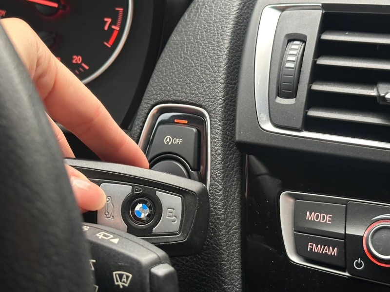 BMW/ 寶馬  1 SERIES  120i 總代理跑8萬 免鑰匙、怠速熄火、雙前電動記憶座椅、定速、倒車顯影、失壓續跑胎 | 新北市汽車商業同業公會｜TACA優良車商聯盟｜中古、二手車買車賣車公會認證保固