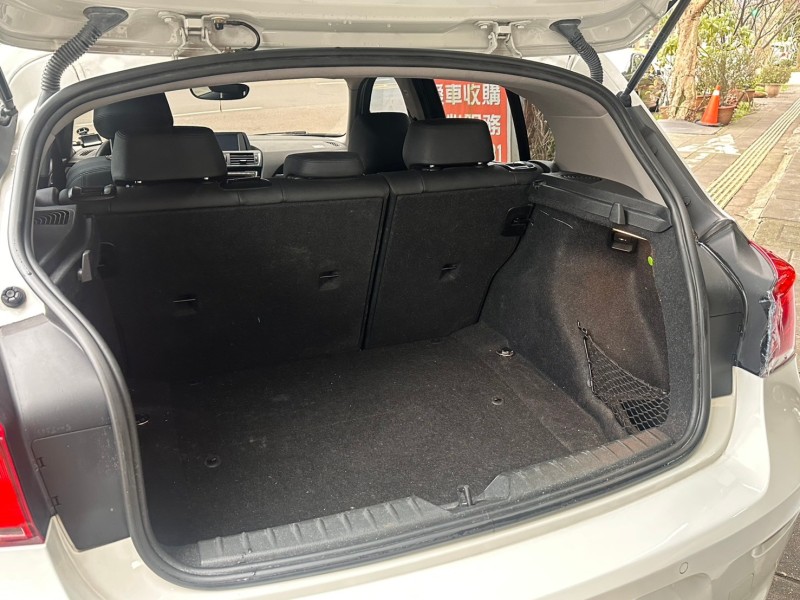 BMW/ 寶馬  1 SERIES  120i 總代理跑8萬 免鑰匙、怠速熄火、雙前電動記憶座椅、定速、倒車顯影、失壓續跑胎 | 新北市汽車商業同業公會｜TACA優良車商聯盟｜中古、二手車買車賣車公會認證保固