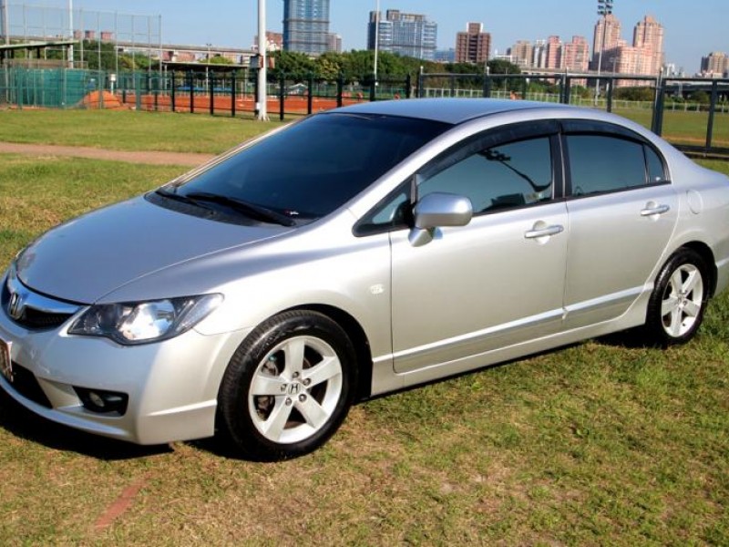 Honda  Civic {原鈑件 1.5萬/年}12年式CIVIC1.8 銀~豐隆嚴選0款低月付專案 | 新北市汽車商業同業公會｜TACA優良車商聯盟｜中古、二手車買車賣車公會認證保固