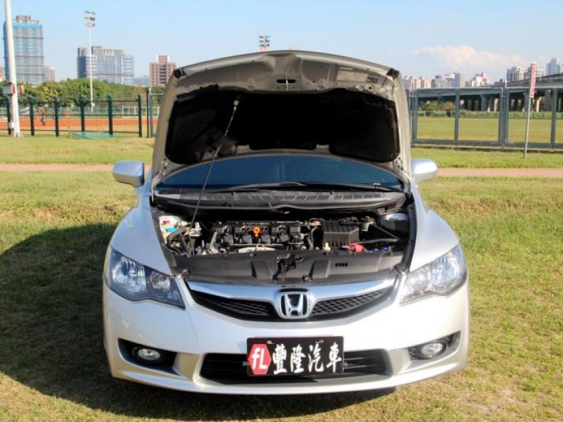 Honda  Civic {原鈑件 1.5萬/年}12年式CIVIC1.8 銀~豐隆嚴選0款低月付專案 | 新北市汽車商業同業公會｜TACA優良車商聯盟｜中古、二手車買車賣車公會認證保固