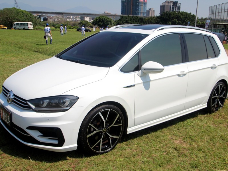 Volkswagen 福斯  Golf {原鈑件 內外如新}17年GOLF Sportsvan 280RLine白 | 新北市汽車商業同業公會｜TACA優良車商聯盟｜中古、二手車買車賣車公會認證保固