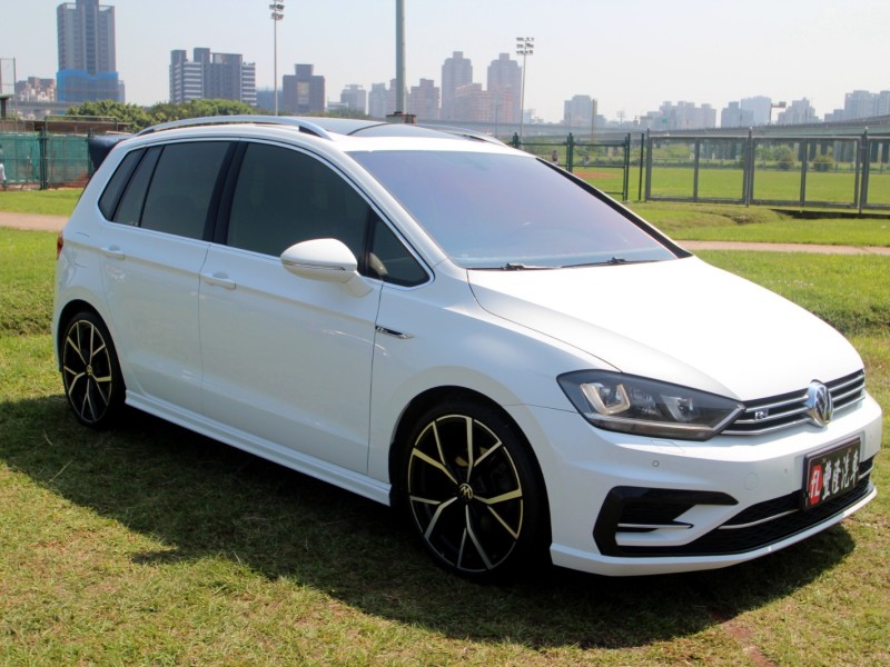 Volkswagen 福斯  Golf {原鈑件 內外如新}17年GOLF Sportsvan 280RLine白 | 新北市汽車商業同業公會｜TACA優良車商聯盟｜中古、二手車買車賣車公會認證保固
