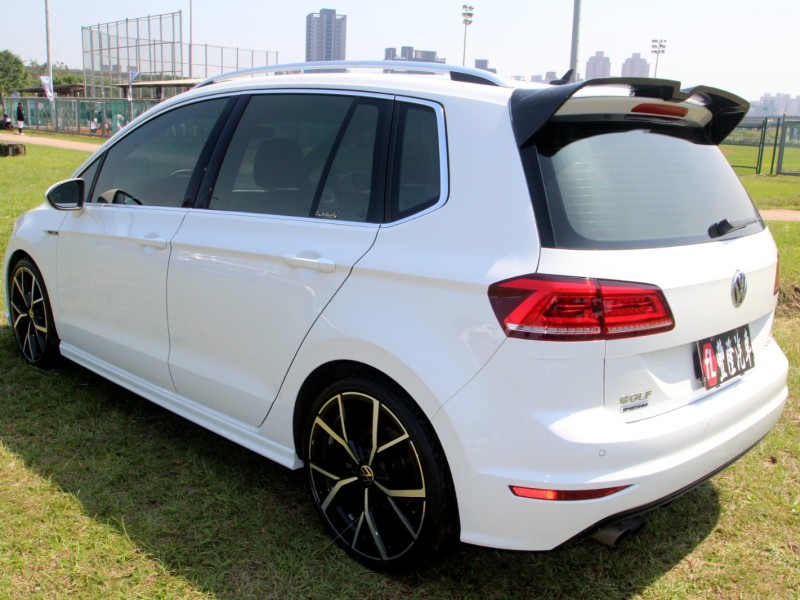 Volkswagen 福斯  Golf {原鈑件 內外如新}17年GOLF Sportsvan 280RLine白 | 新北市汽車商業同業公會｜TACA優良車商聯盟｜中古、二手車買車賣車公會認證保固