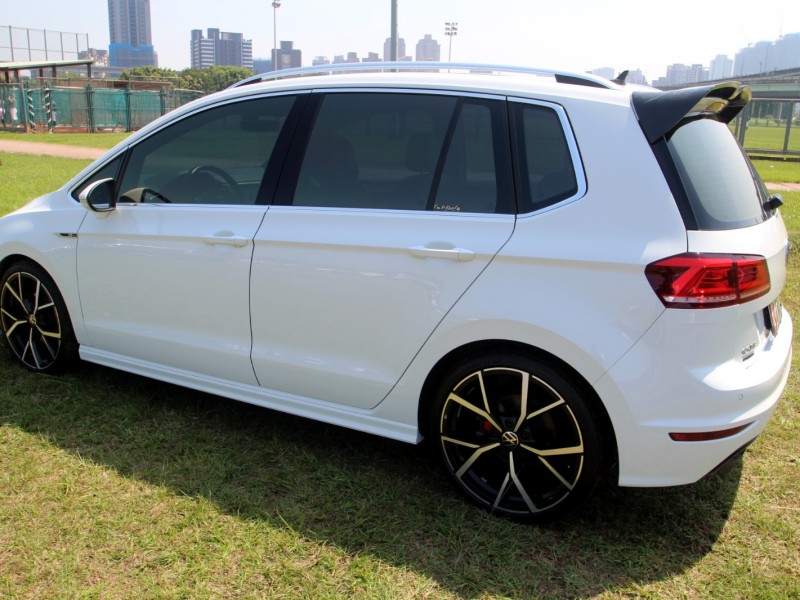 Volkswagen 福斯  Golf {原鈑件 內外如新}17年GOLF Sportsvan 280RLine白 | 新北市汽車商業同業公會｜TACA優良車商聯盟｜中古、二手車買車賣車公會認證保固