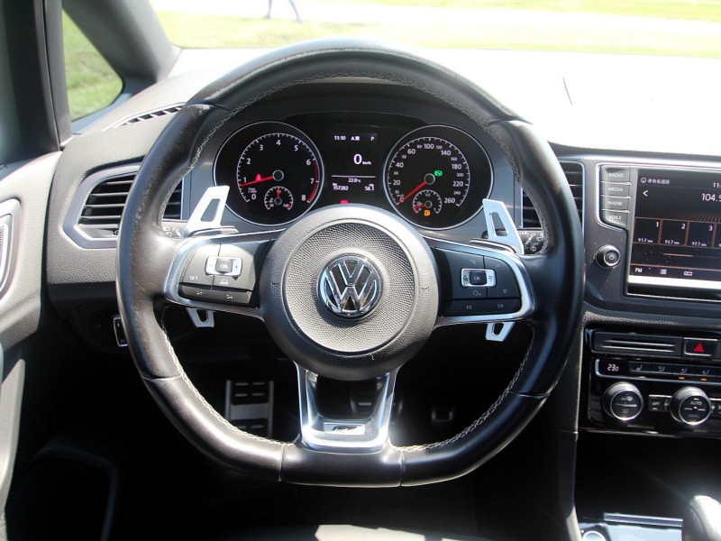 Volkswagen 福斯  Golf {原鈑件 內外如新}17年GOLF Sportsvan 280RLine白 | 新北市汽車商業同業公會｜TACA優良車商聯盟｜中古、二手車買車賣車公會認證保固