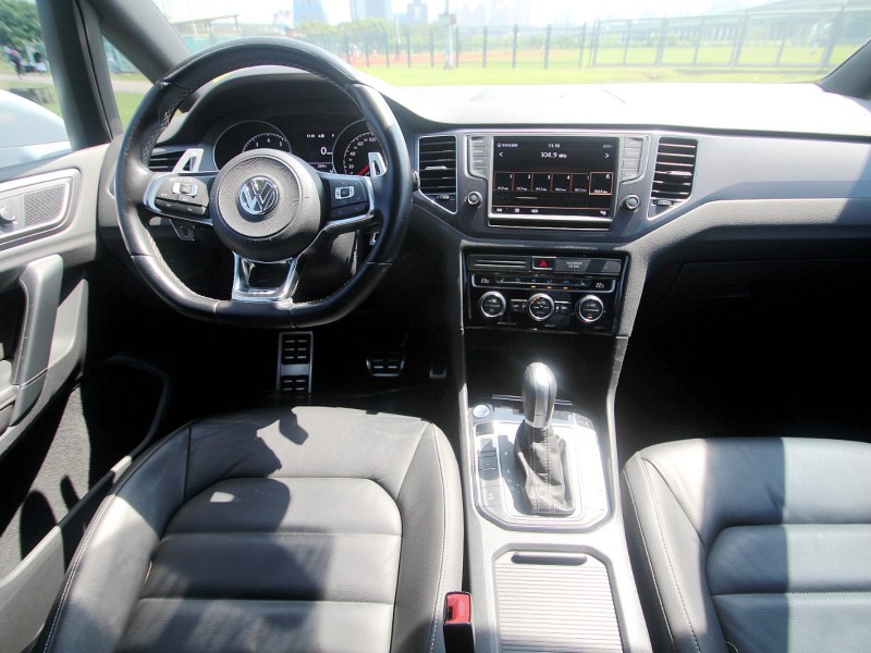 Volkswagen 福斯  Golf {原鈑件 內外如新}17年GOLF Sportsvan 280RLine白 | 新北市汽車商業同業公會｜TACA優良車商聯盟｜中古、二手車買車賣車公會認證保固