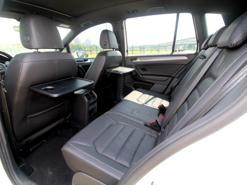Volkswagen 福斯  Golf {原鈑件 內外如新}17年GOLF Sportsvan 280RLine白 | 新北市汽車商業同業公會｜TACA優良車商聯盟｜中古、二手車買車賣車公會認證保固