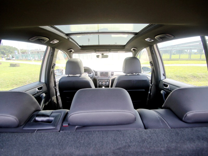 Volkswagen 福斯  Golf {原鈑件 內外如新}17年GOLF Sportsvan 280RLine白 | 新北市汽車商業同業公會｜TACA優良車商聯盟｜中古、二手車買車賣車公會認證保固