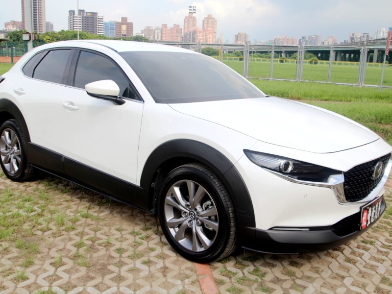 Mazda  CX-30 {原廠保固 電尾門}22年式CX30 20S-P白~豐隆嚴選0頭款低月付專案 | 新北市汽車商業同業公會｜TACA優良車商聯盟｜中古、二手車買車賣車公會認證保固